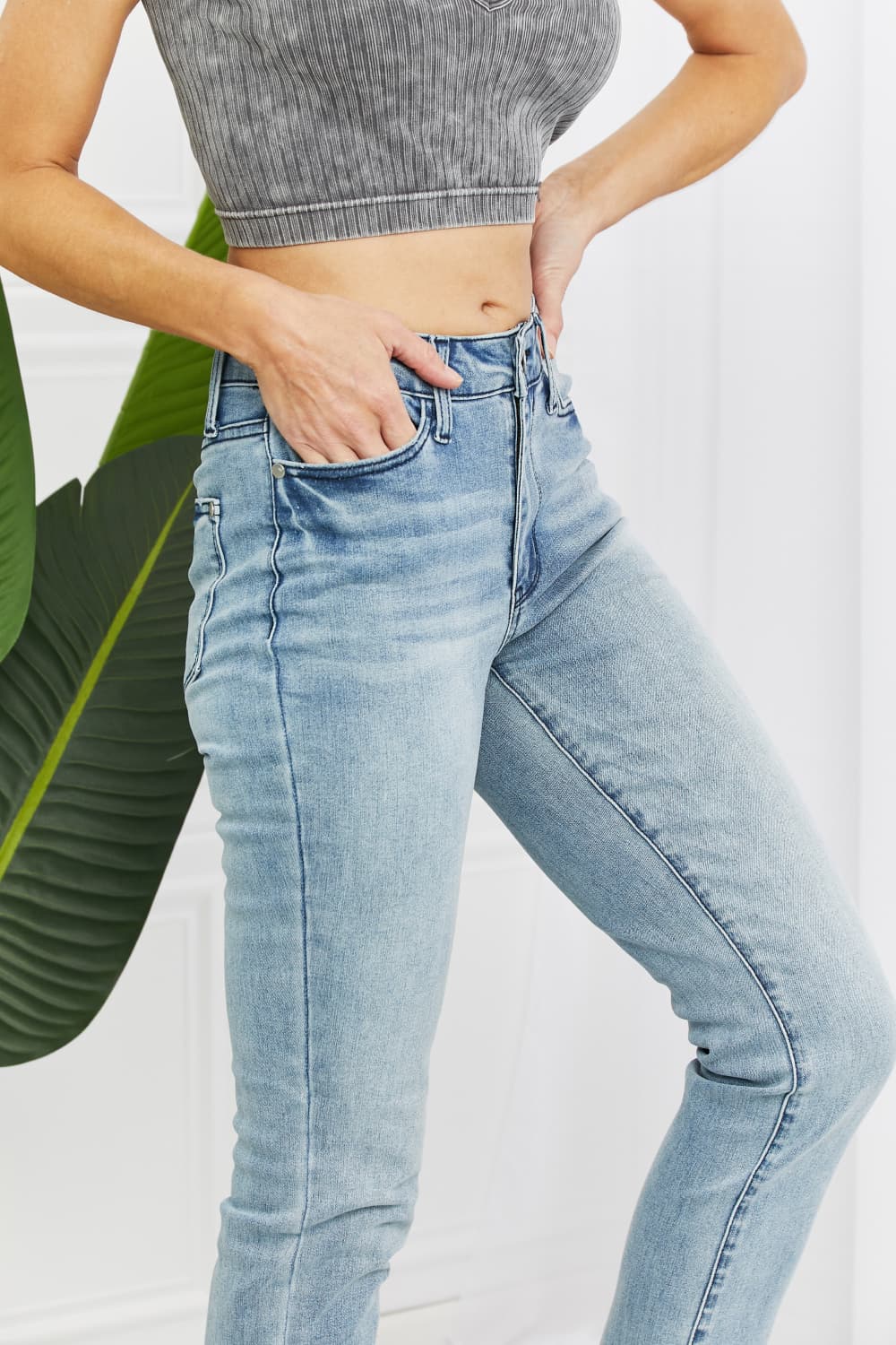 Judy Blue Lily Full Size Relaxed Fit Jeans