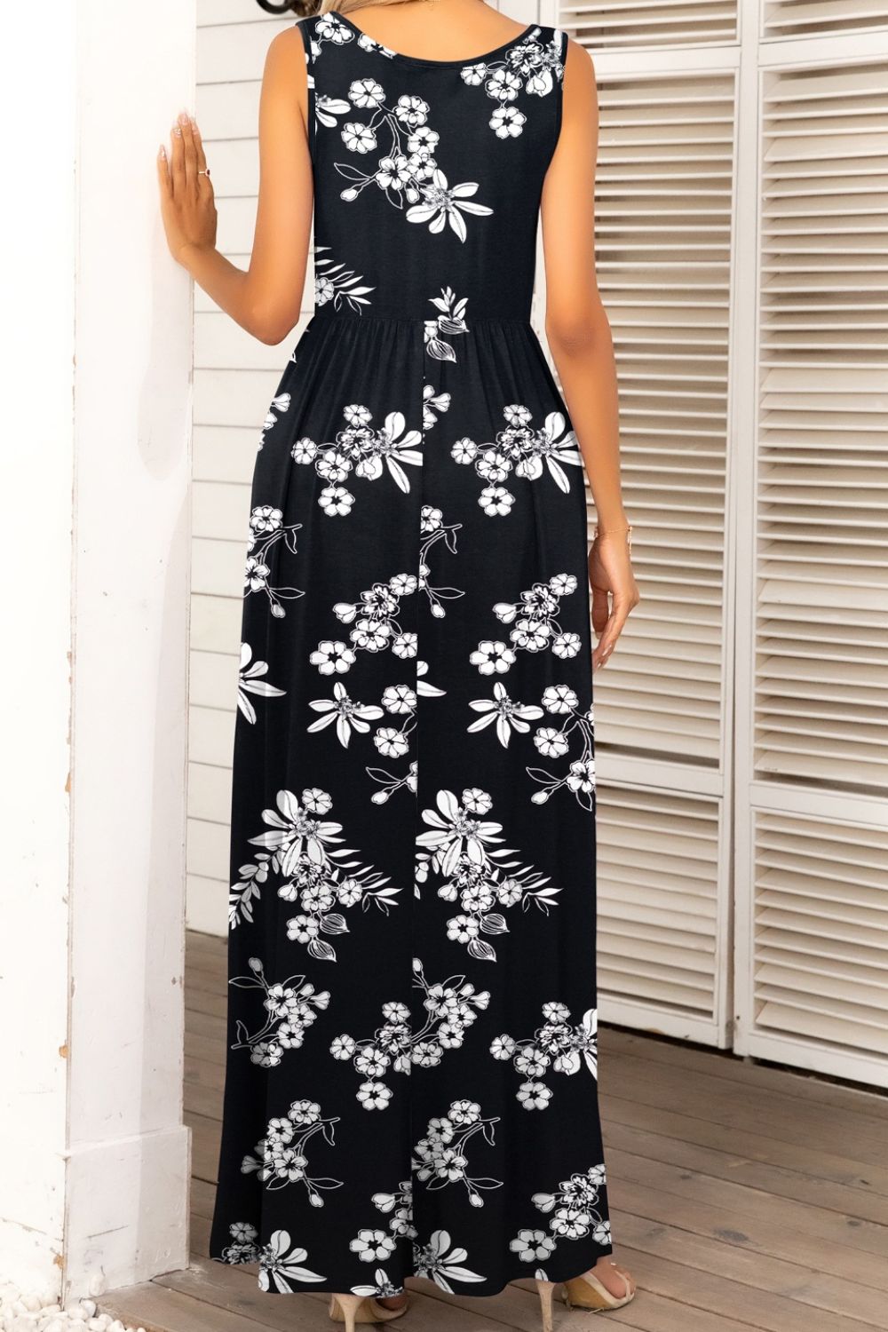 Round Neck Sleeveless Maxi Dress with Pockets