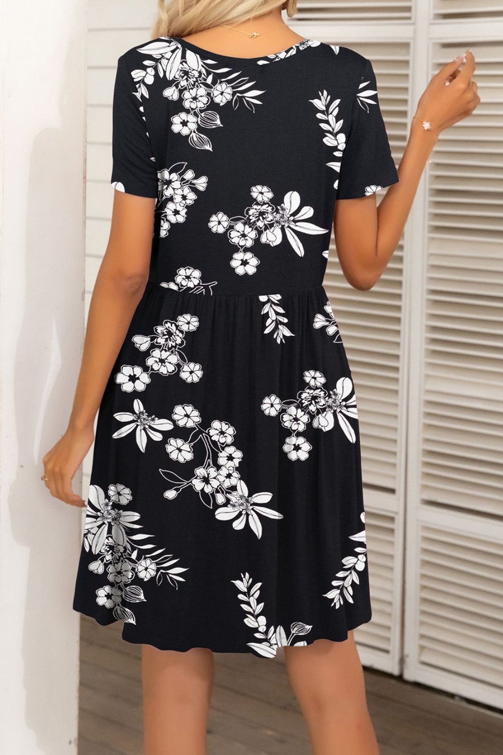 Crisscross Round Neck Short Sleeves Mini Dress