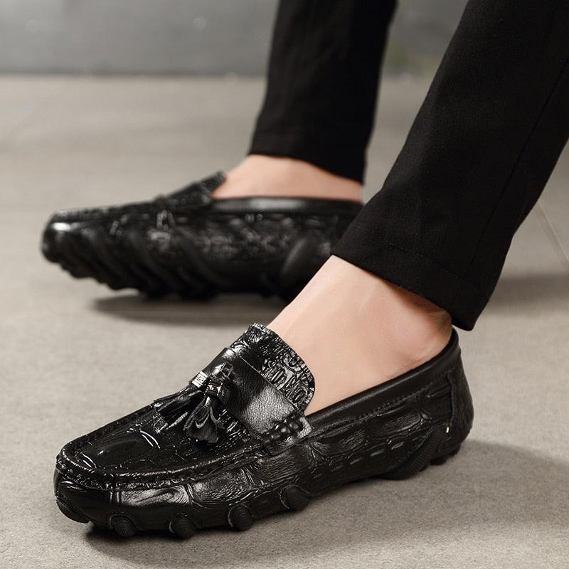 Trending Men Flats Light Breathable Shoes Shallow Casual Shoes Men Loafers Moccasins Man Driving shoes Plus Size 38-47(MSF3)(MSC2)(MSC4)(MSF1)(F14)(6U14)(6U12)