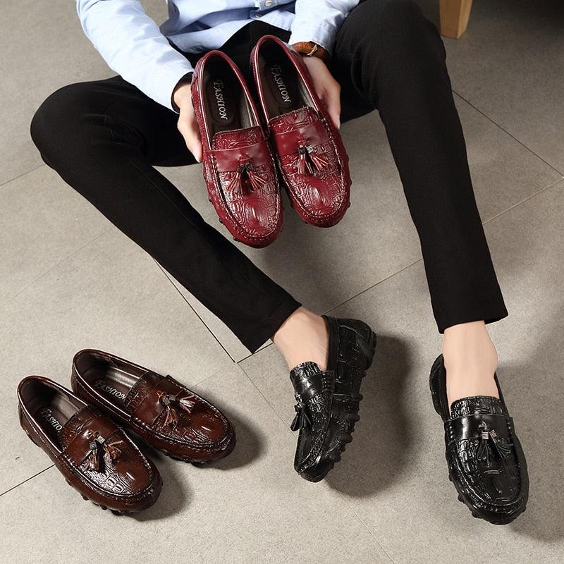 Trending Men Flats Light Breathable Shoes Shallow Casual Shoes Men Loafers Moccasins Man Driving shoes Plus Size 38-47(MSF3)(MSC2)(MSC4)(MSF1)(F14)(6U14)(6U12)