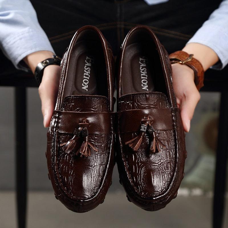 Trending Men Flats Light Breathable Shoes Shallow Casual Shoes Men Loafers Moccasins Man Driving shoes Plus Size 38-47(MSF3)(MSC2)(MSC4)(MSF1)(F14)(6U14)(6U12)