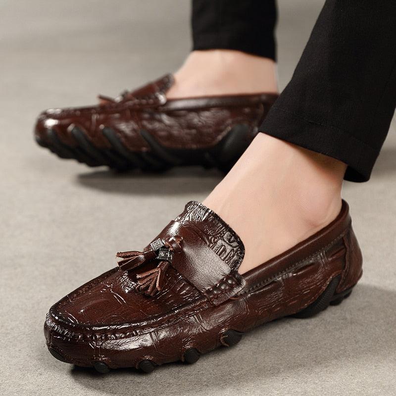 Trending Men Flats Light Breathable Shoes Shallow Casual Shoes Men Loafers Moccasins Man Driving shoes Plus Size 38-47(MSF3)(MSC2)(MSC4)(MSF1)(F14)(6U14)(6U12)