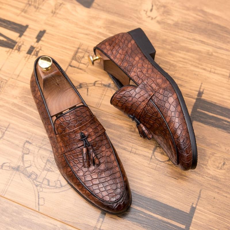 New Men Casual shoes breathable Leather Loafers Office Shoes For Men Driving Moccasins Comfortable Slip on Fashion Wedding Shoes(MSF3)(MSC2)(MSC4)(MSF1)(F14)(6U14)(6U12)