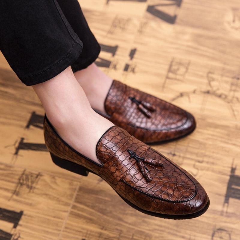 New Men Casual shoes breathable Leather Loafers Office Shoes For Men Driving Moccasins Comfortable Slip on Fashion Wedding Shoes(MSF3)(MSC2)(MSC4)(MSF1)(F14)(6U14)(6U12)