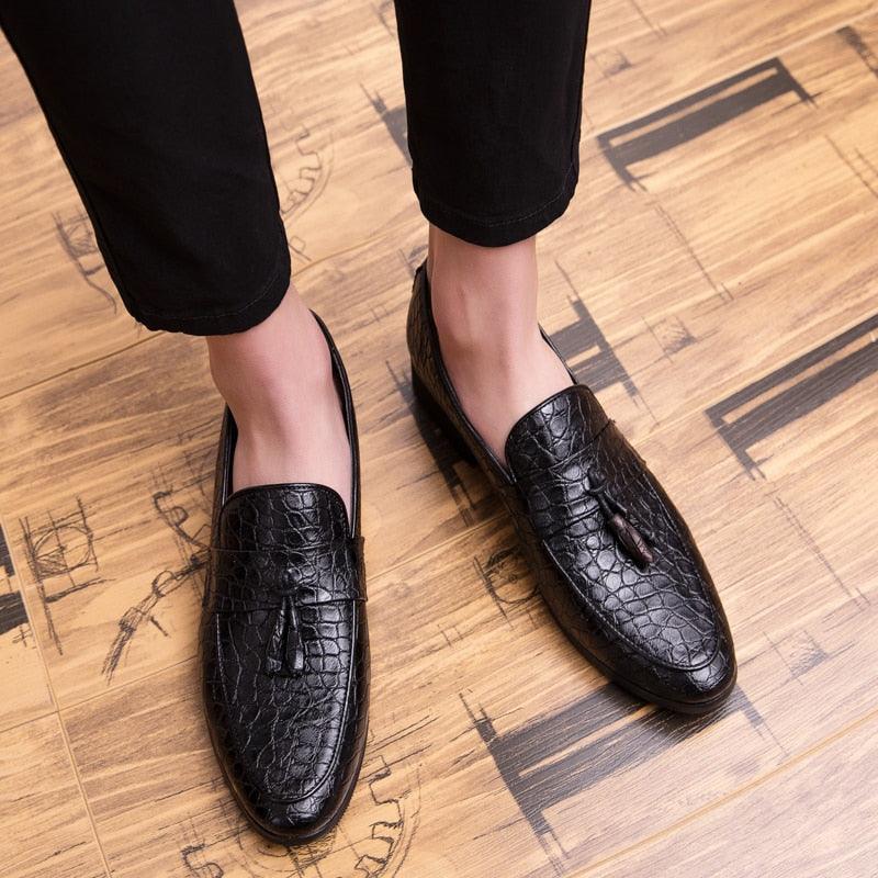 New Men Casual shoes breathable Leather Loafers Office Shoes For Men Driving Moccasins Comfortable Slip on Fashion Wedding Shoes(MSF3)(MSC2)(MSC4)(MSF1)(F14)(6U14)(6U12)