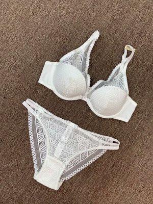 Trending Sexy Lace Thin Bra + Panties Sets - Women Bra With Steel Hollow Underwear - Gathered Deep V Bra Set (TSB4)