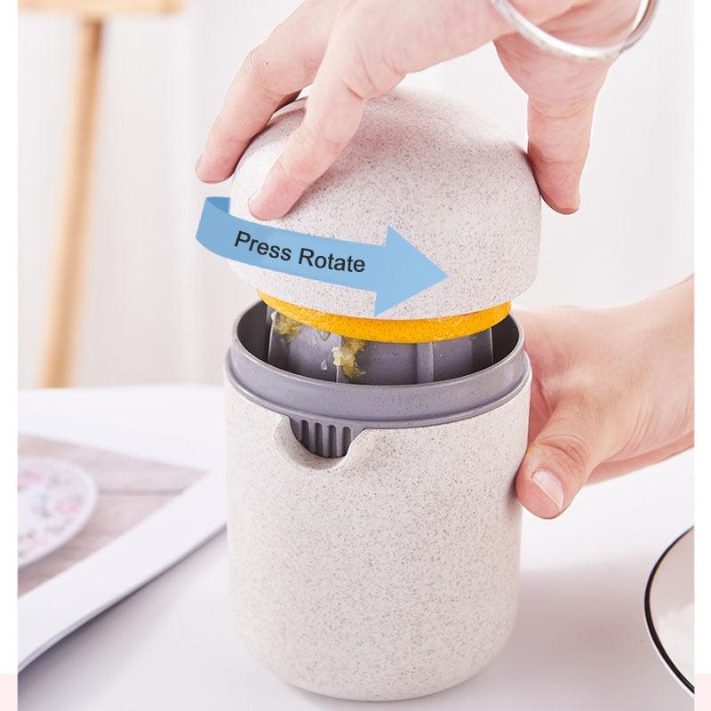 Portable Manual Fruit Juicer Cup Orange Tangerine Citrus Lemon Squeezer 100% Original Juice (D59)(H8)