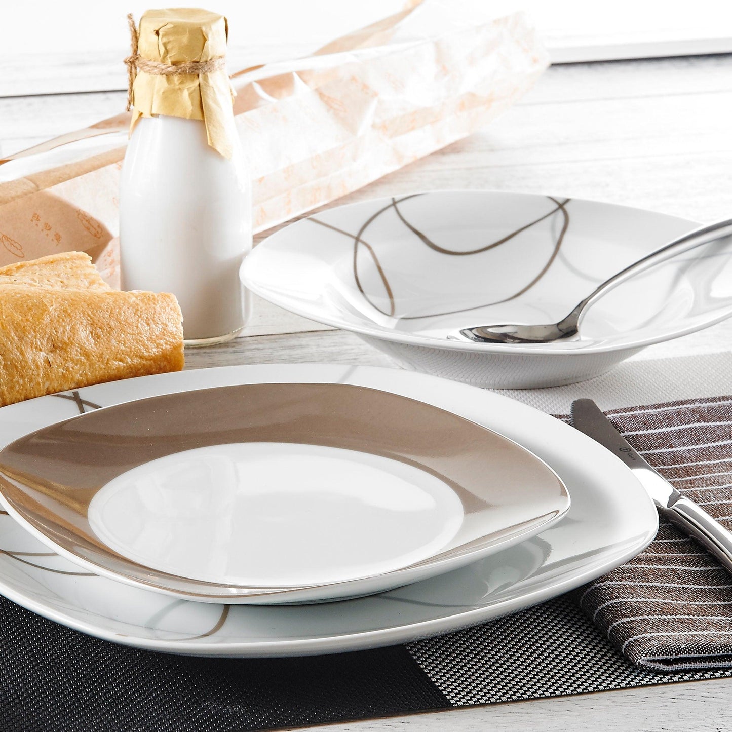 18-Piece Ceramic Porcelain Kitchen Dinner Plates Set -Tableware Set with Dinner Plate,Dessert Plate,Deep Soup Plate (AK7)(1U61)