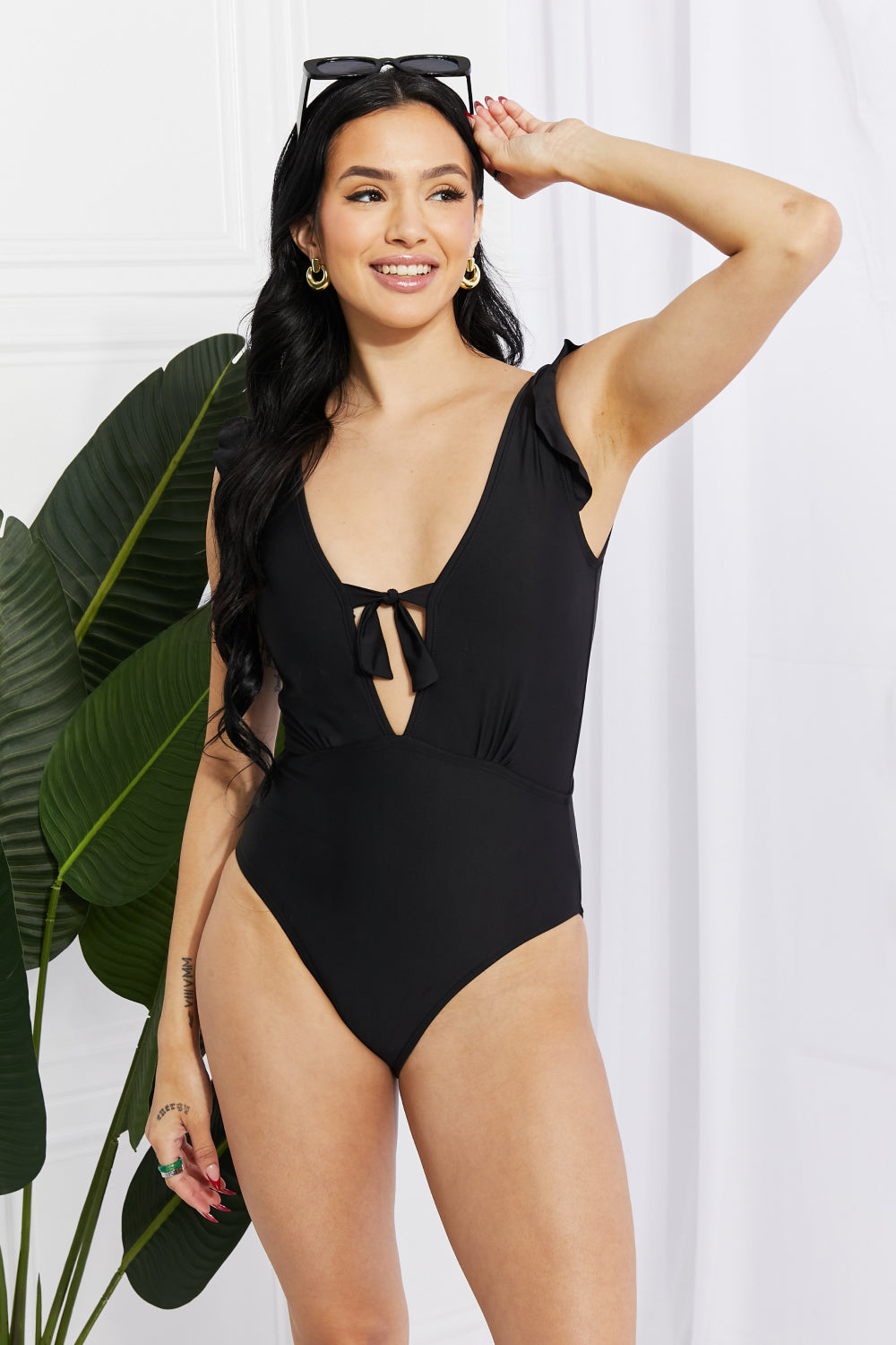Marina West Swim Seashell Ruffle Sleeve One-Piece in Black (TB9D) T