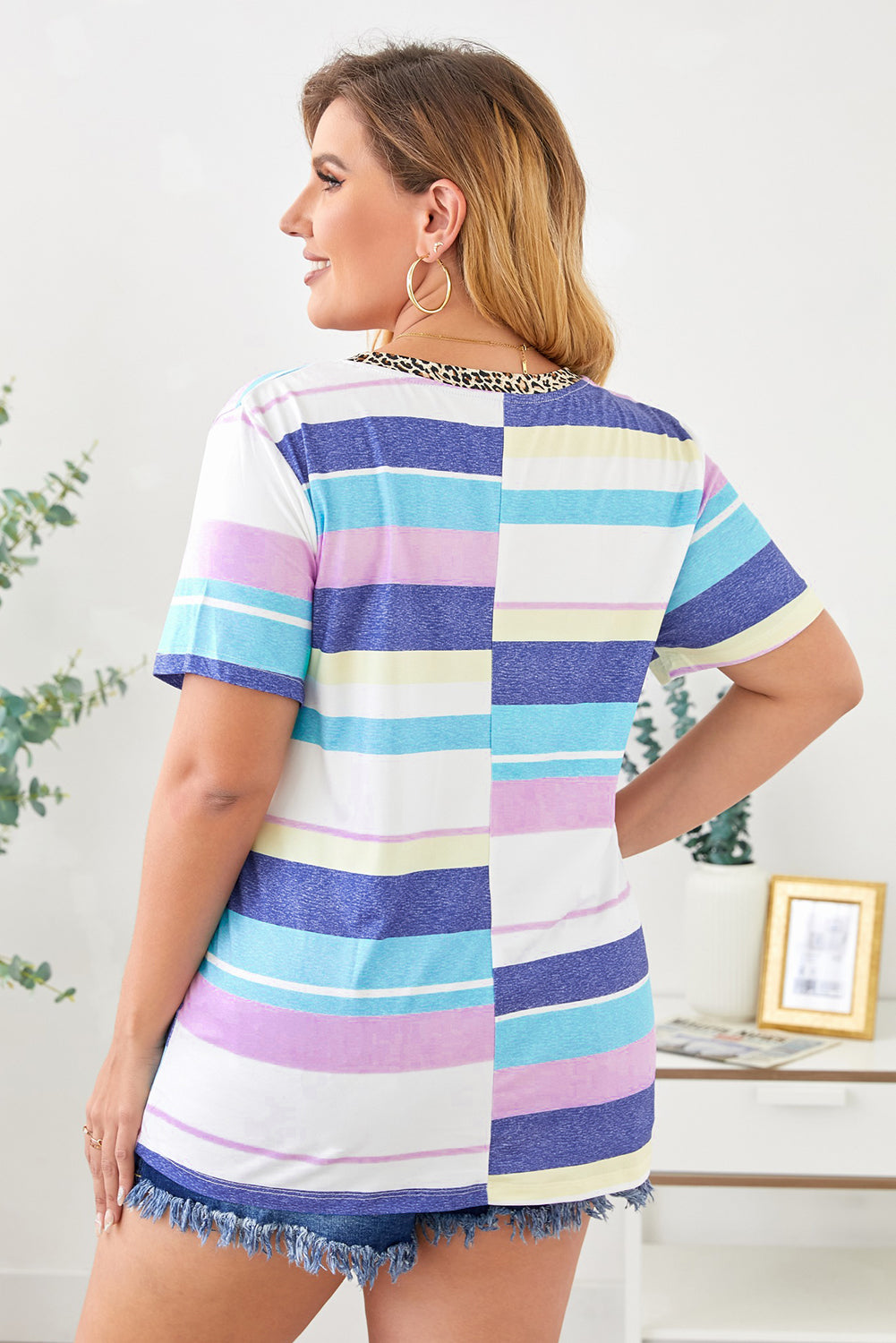 Plus Size Leopard Striped V-Neck Tee