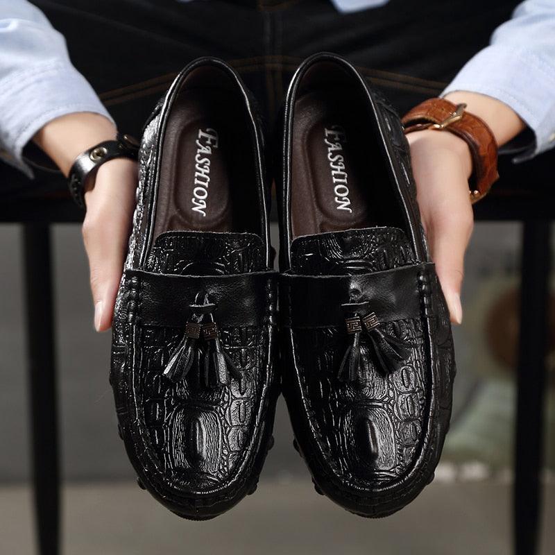 Trending Men Flats Light Breathable Shoes Shallow Casual Shoes Men Loafers Moccasins Man Driving shoes Plus Size 38-47(MSF3)(MSC2)(MSC4)(MSF1)(F14)(6U14)(6U12)
