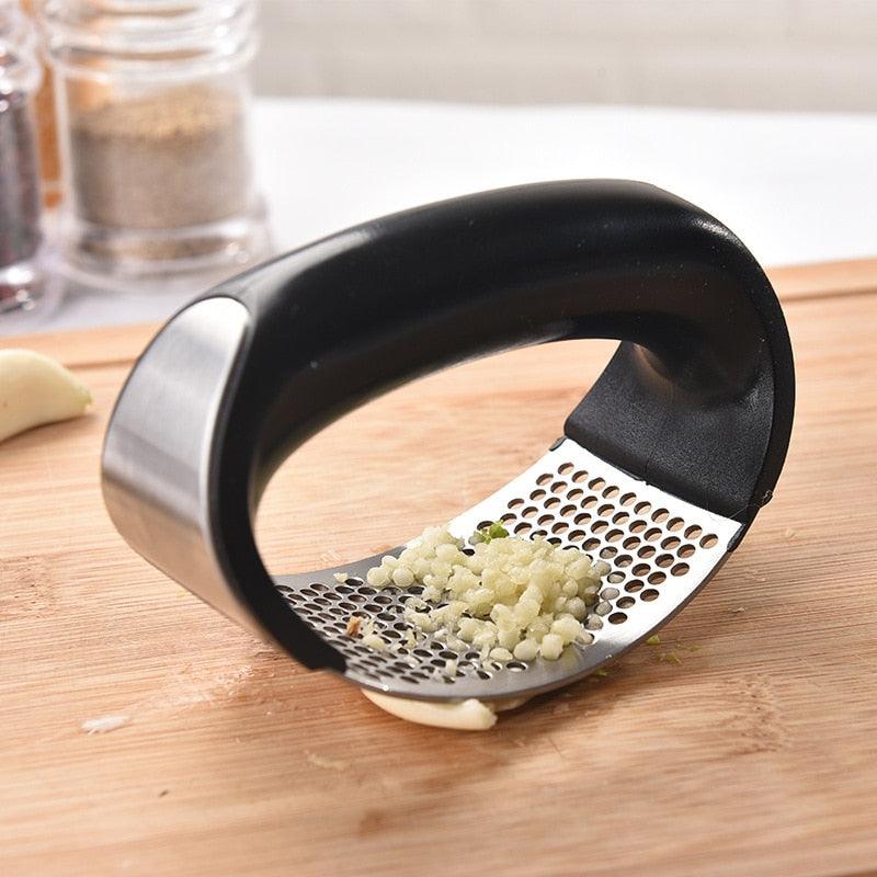 4 Pieces Kitchen Tool Set Garlic Press Peeler Ginger Grater Garlic Mincer With Brush (AK3)1